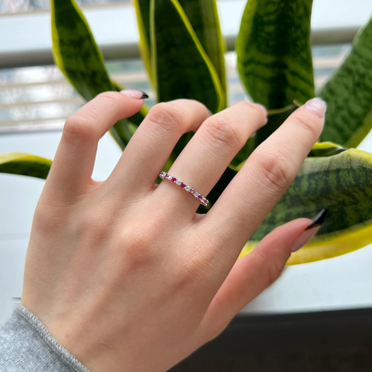 [Love More]Exquisite Colorful Round Cut Tennis Ring