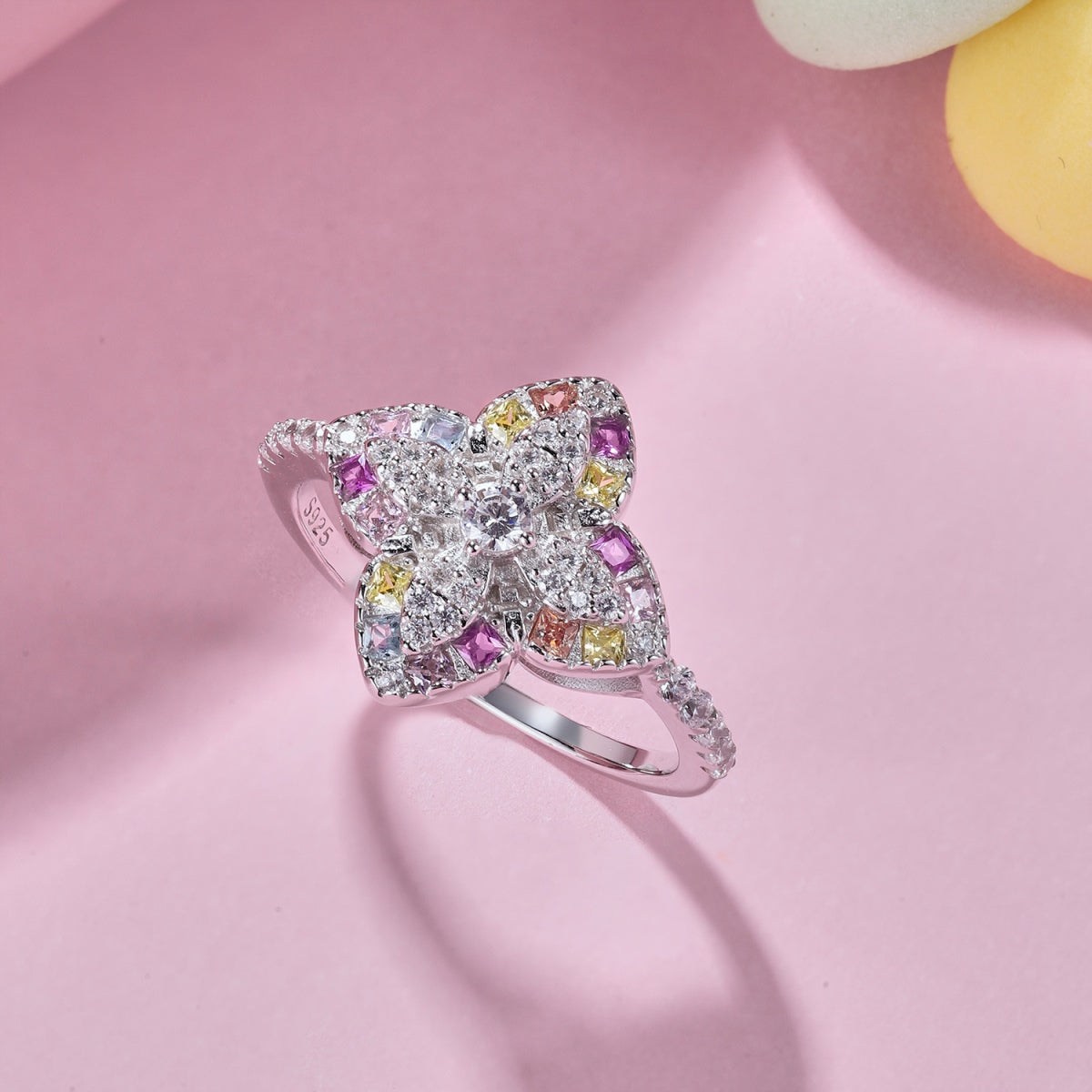 [Love More]Luxurious Colorful Flower Shape Banquet Ring
