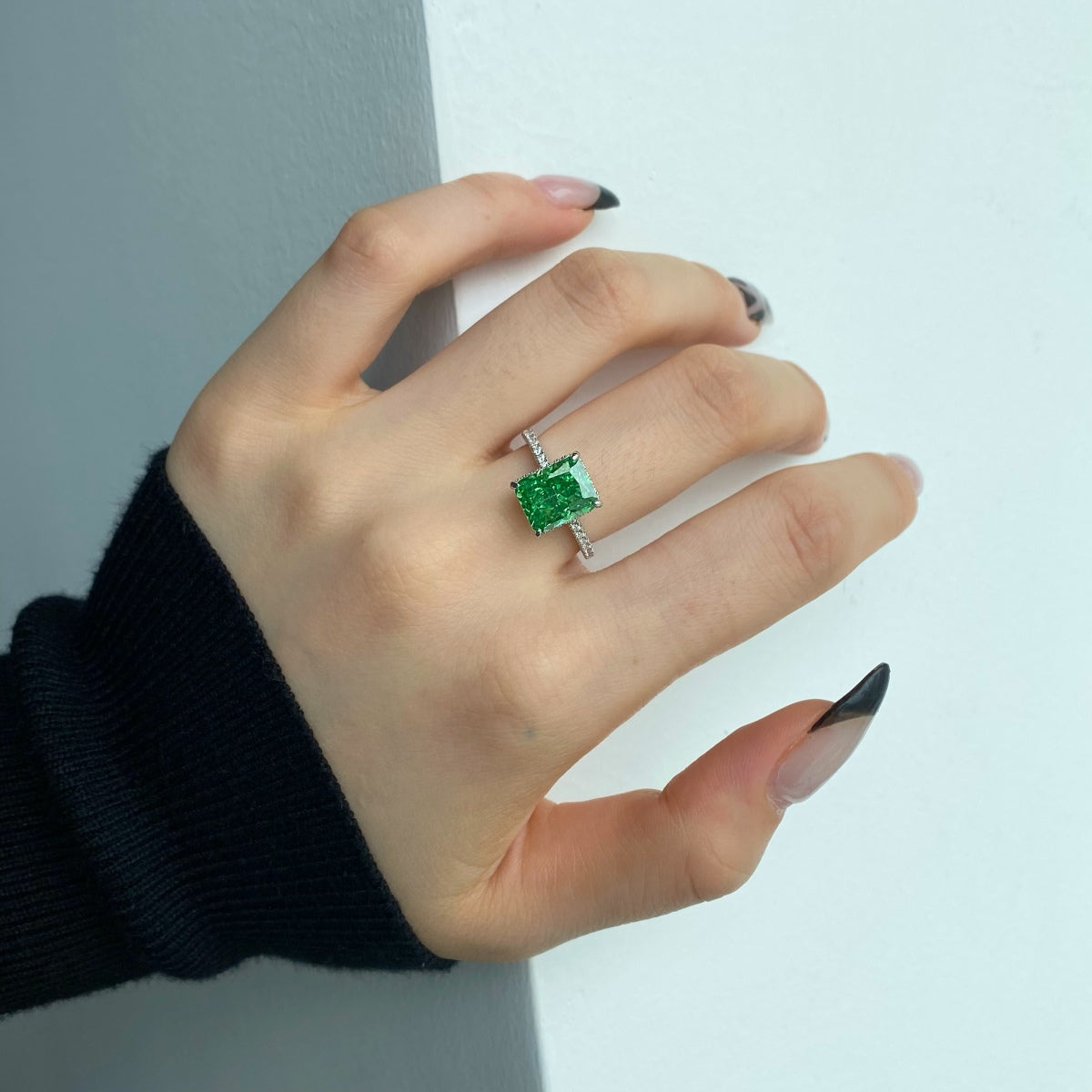 [Love More]4.0 Carat Luxurious Engagement Ring