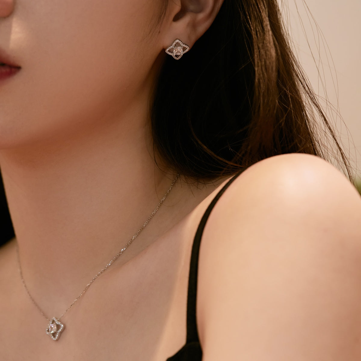 [Love More]Elegant Star Shape Princess Cut Daily Earrings