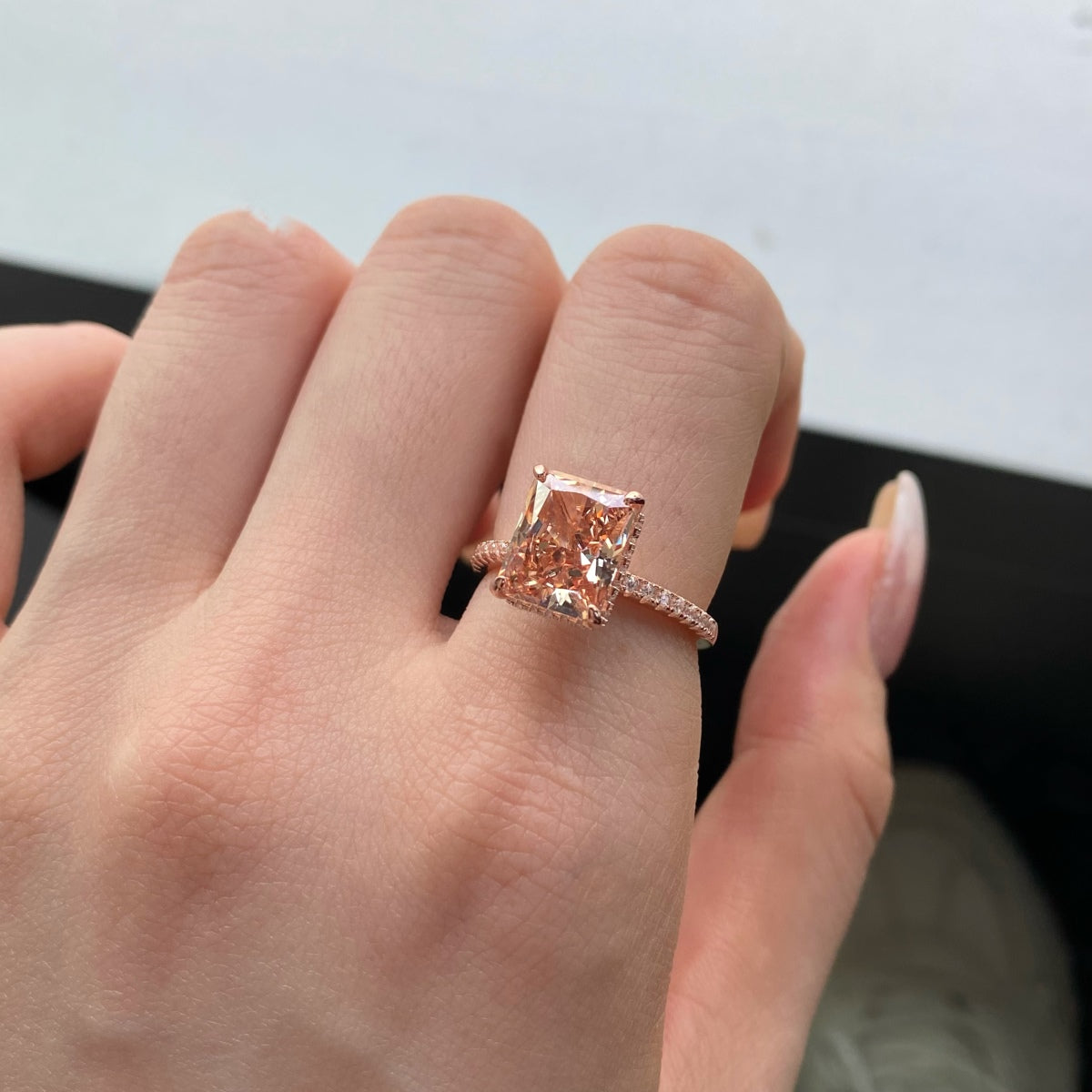 [Love More]4.0 Carat Luxurious Engagement Ring