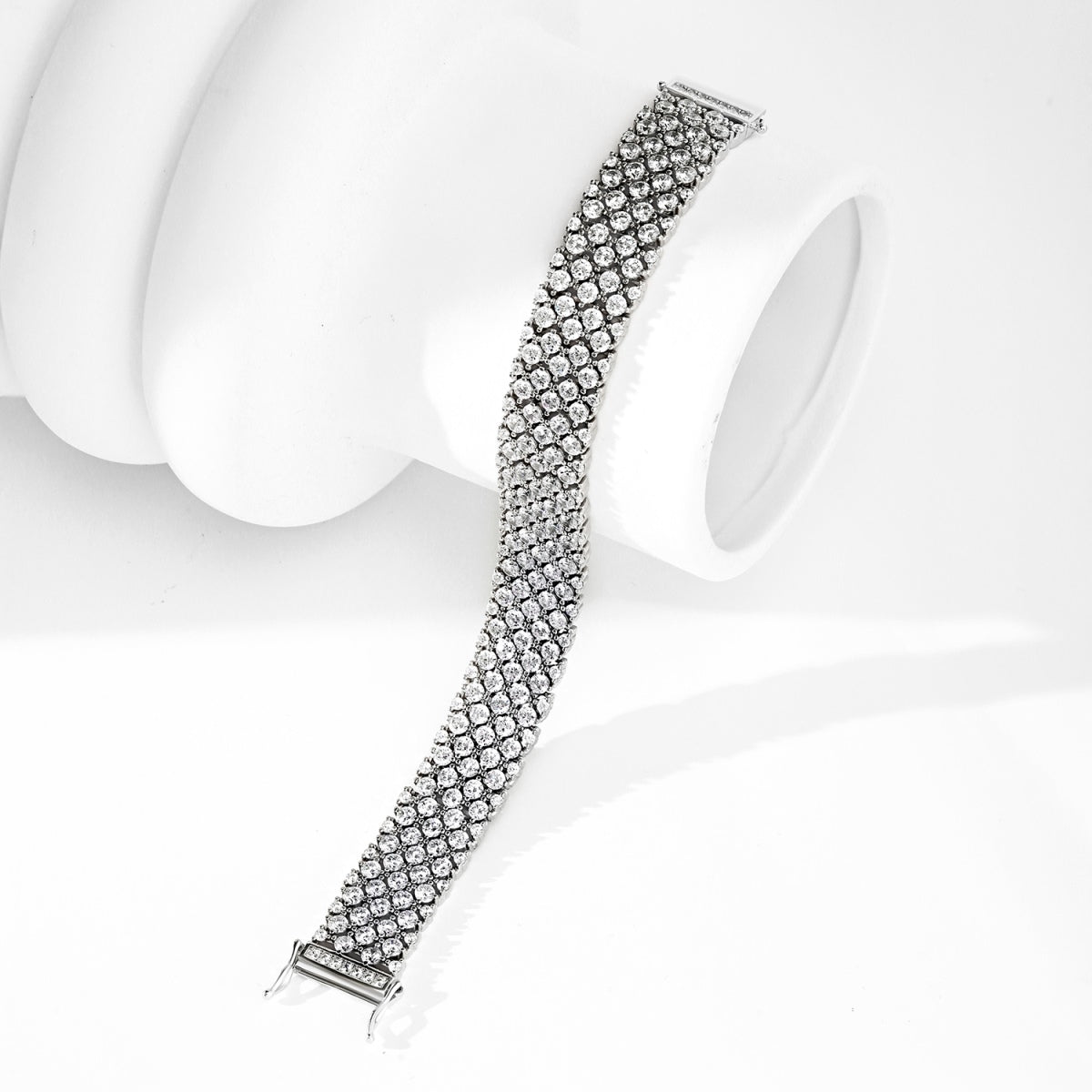 [Love More]Ornate Elegant Round Cut Party Bracelet