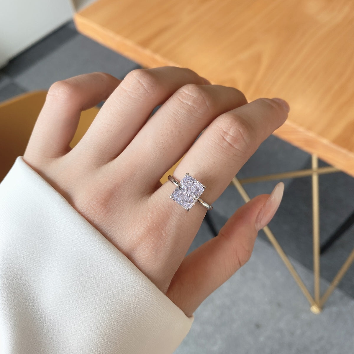 [Love More]4.0 Carat Ornate Enchanting Radiand Cut Banquet Ring