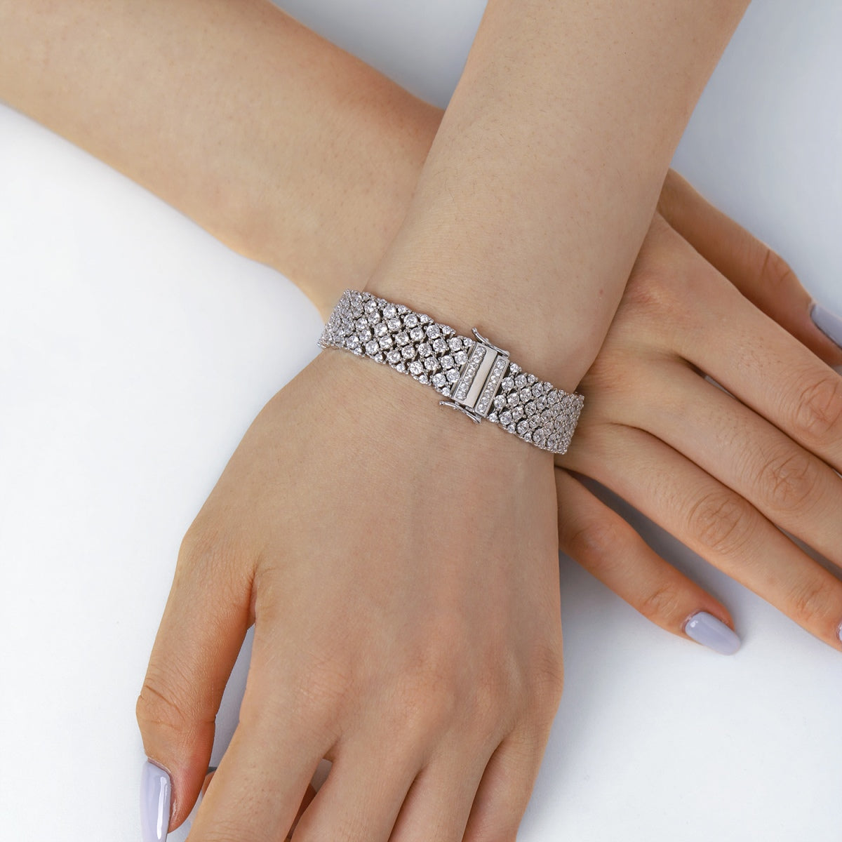[Love More]Ornate Elegant Round Cut Party Bracelet