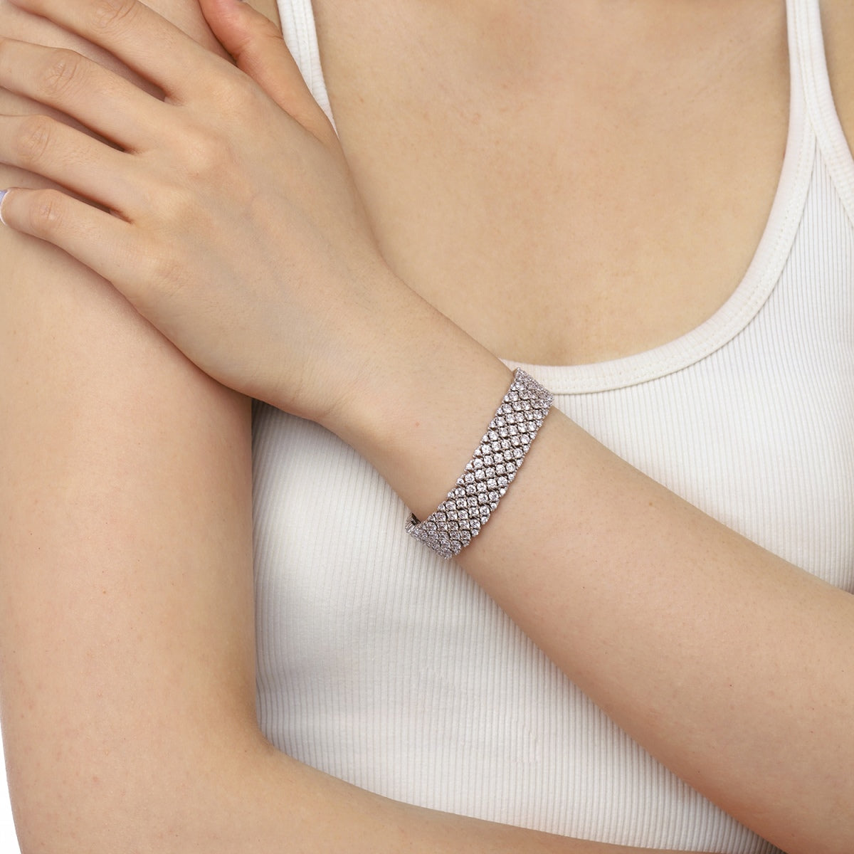 [Love More]Ornate Elegant Round Cut Party Bracelet