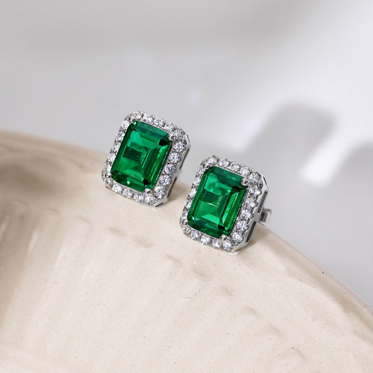 [Love More]Luxurious Dainty Emerald Cut Banquet Earrings