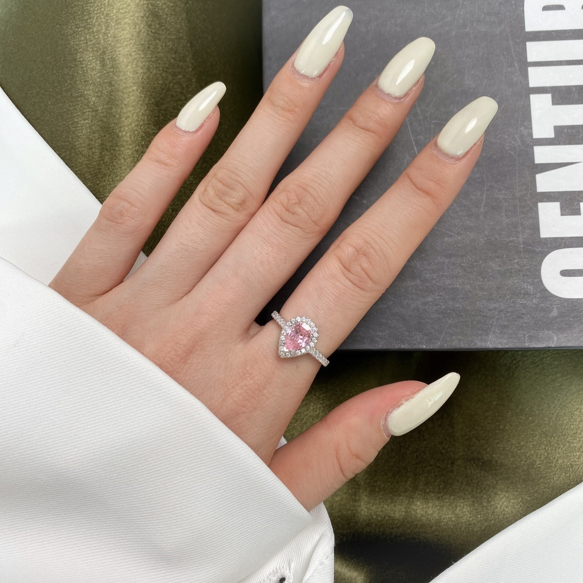 [Love More]1.0 Carat Luxurious Resplendent Water Drop Shape Wedding Ring