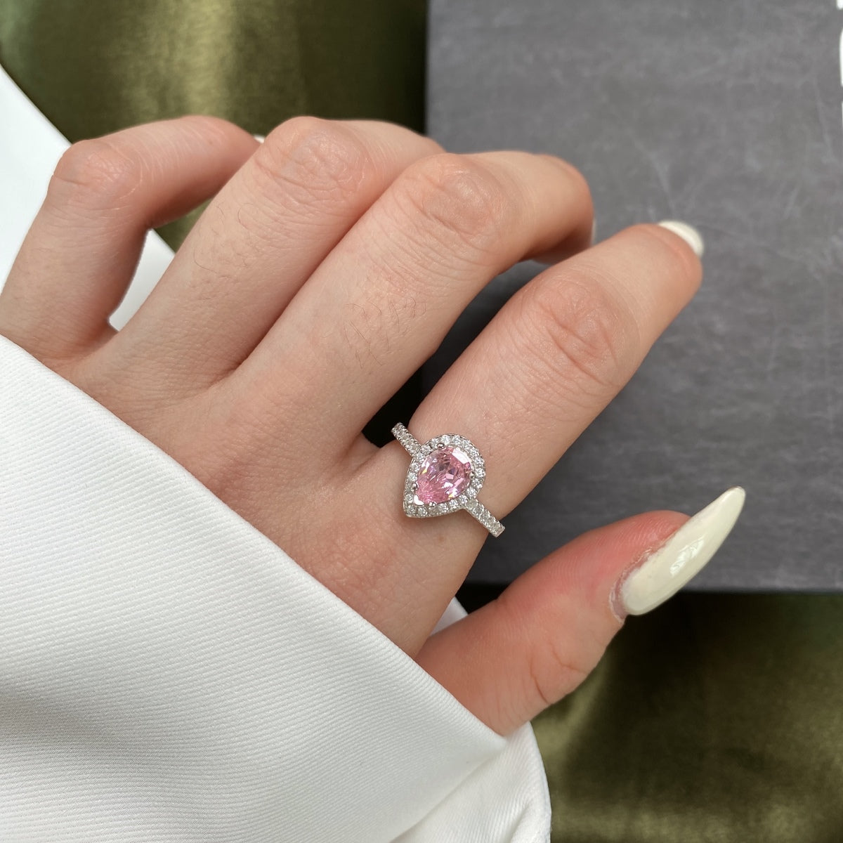 [Love More]1.0 Carat Luxurious Resplendent Water Drop Shape Wedding Ring