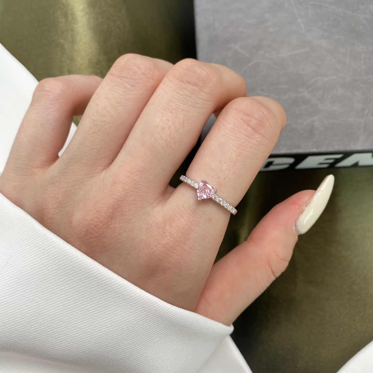 [Love More]0.5 Carat CaratEternity Charming Heart Shape Lover Ring