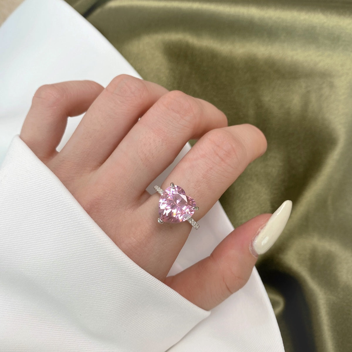 [Love More]6.0 Carat Luxurious Sparkling Romantic Heart Cut Lover Ring