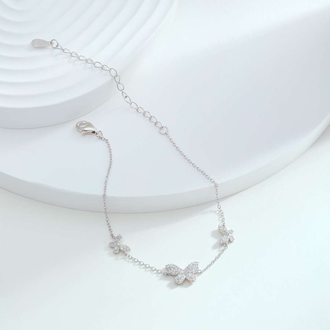 [Love More]Delicate Butterfly Pendant Bracelet