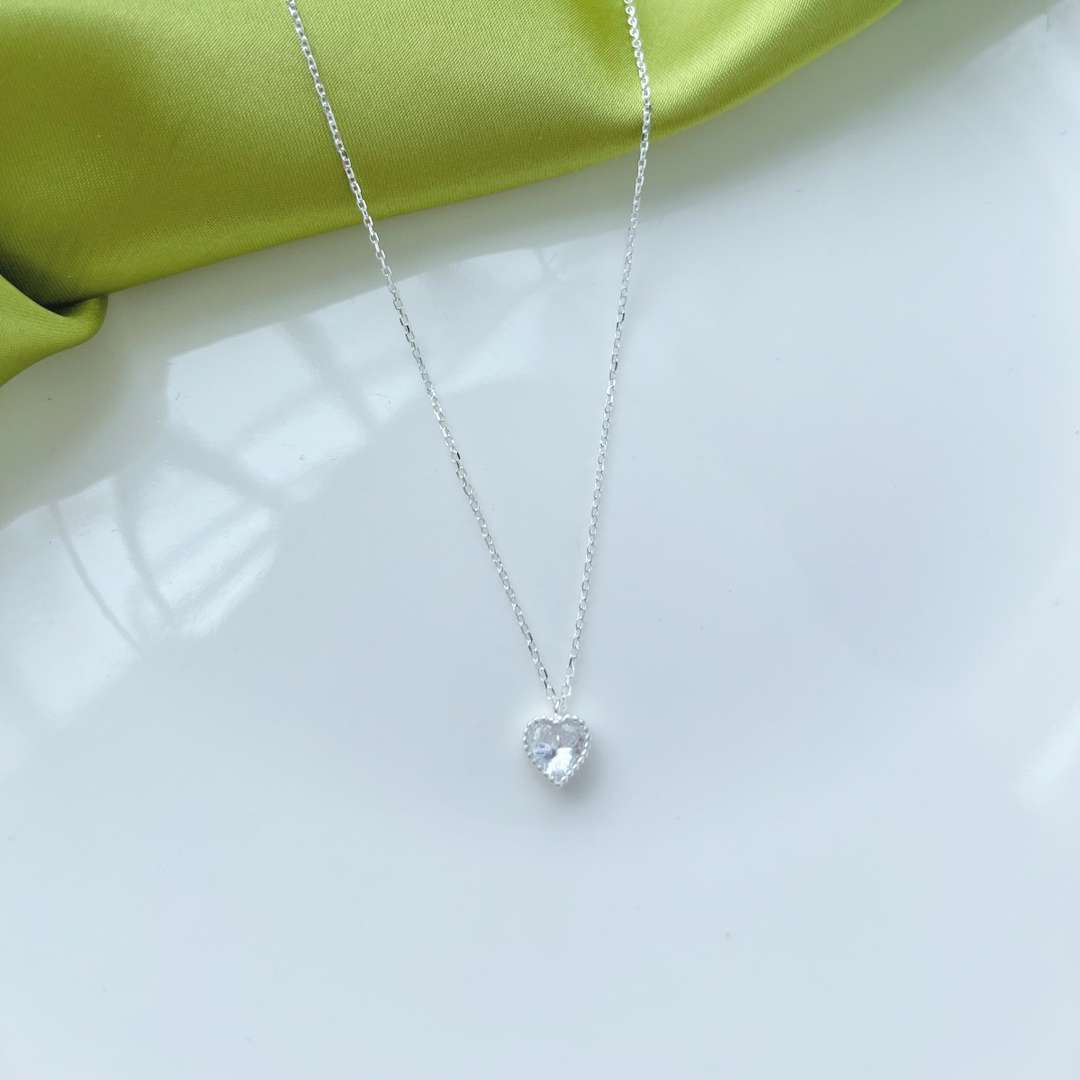[Love More]Ornate Heart Shape Necklace