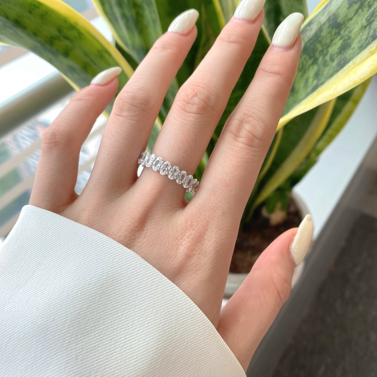 [Love More]Ornate Oval Cut Tennis Ring
