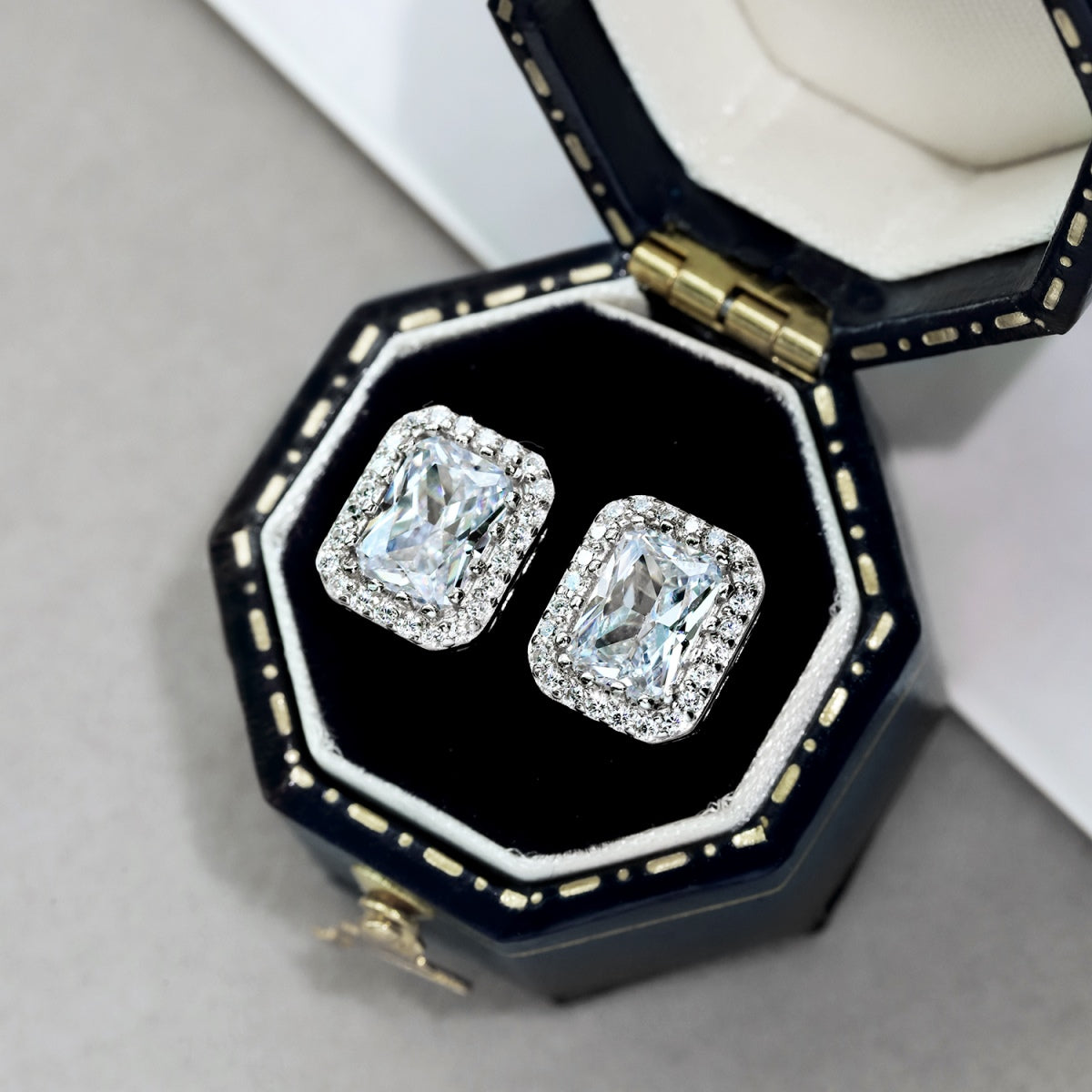 [Love More]1.0 Carat Luxurious Dainty Emerald Cut Daily Earrings