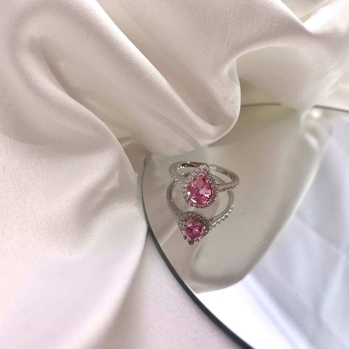 [Love More]1.0 Carat Luxurious Resplendent Water Drop Shape Wedding Ring