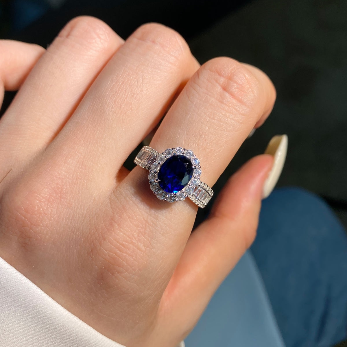 [Love More]1.5 Carat Dazzling Charming Oval Cut Banquet Ring