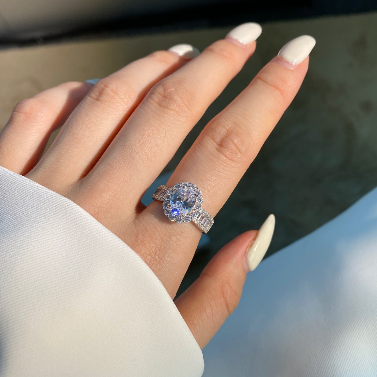 [Love More]1.5 Carat Dazzling Charming Oval Cut Banquet Ring