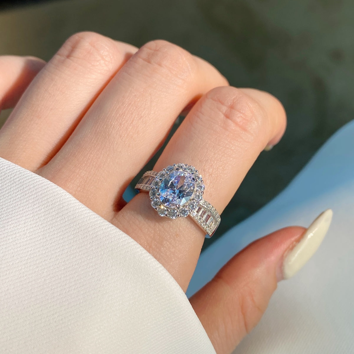 [Love More]1.5 Carat Dazzling Charming Oval Cut Banquet Ring