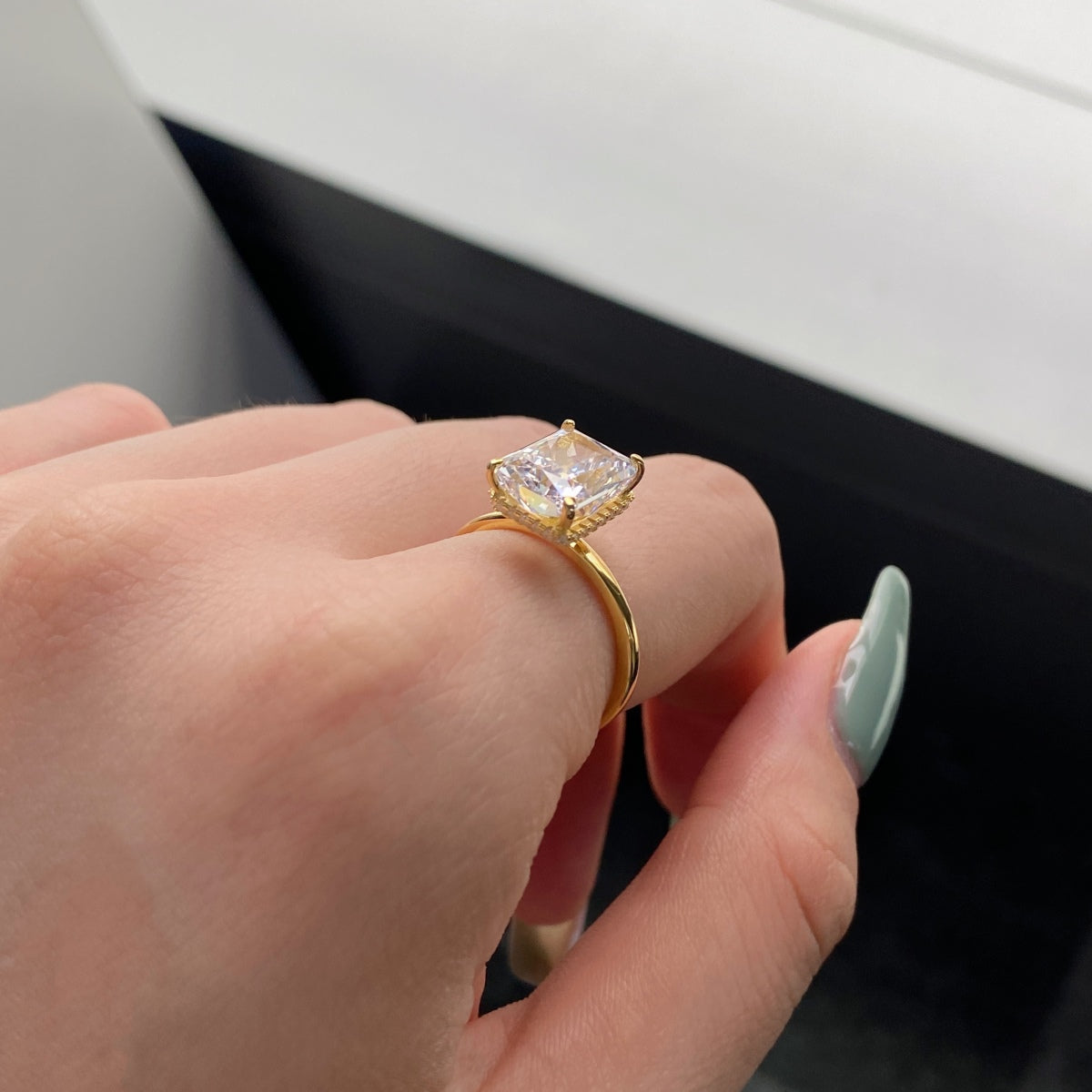 [Love More]4.0 Carat Ornate Enchanting Radiand Cut Banquet Ring