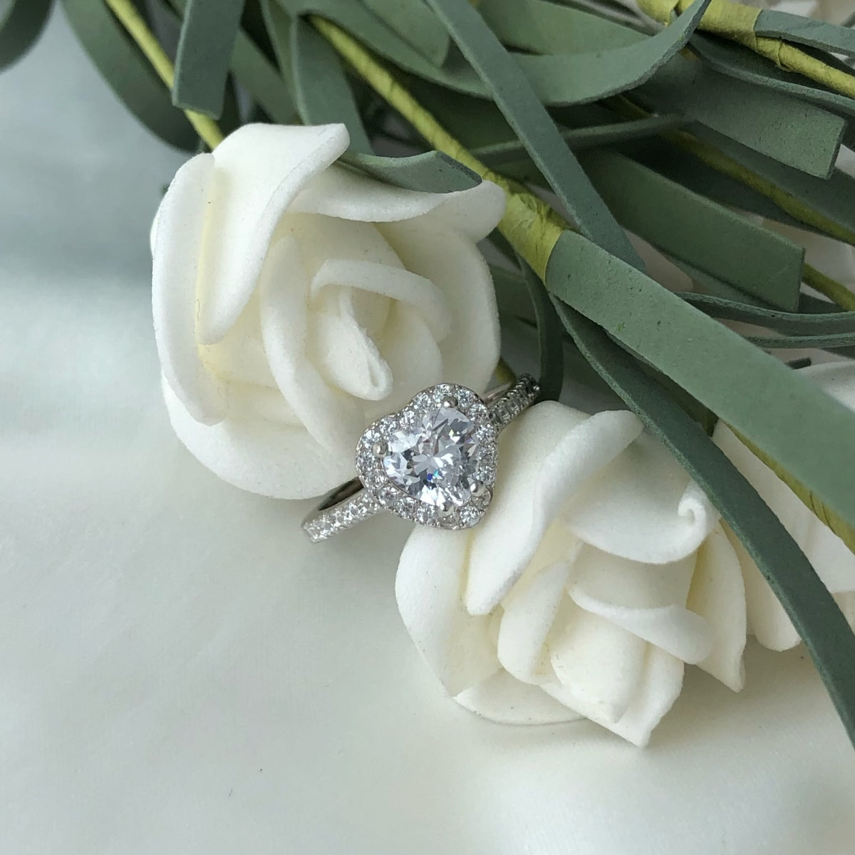 [Love More]Eternity Splashy Romantic Heart Shape Lover Ring