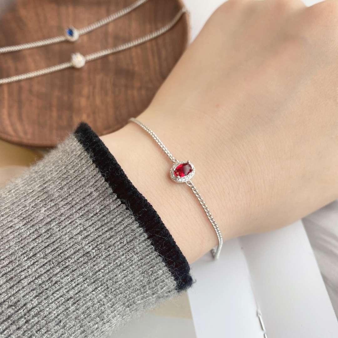 [Love More]Exquisite Oval Shape Bracelet