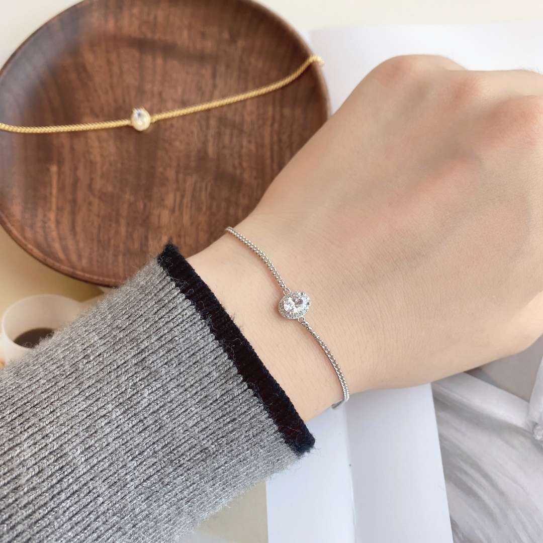 [Love More]Exquisite Oval Shape Bracelet