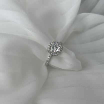 [Love More]Dazzling Resplendent Round Cut Wedding Ring