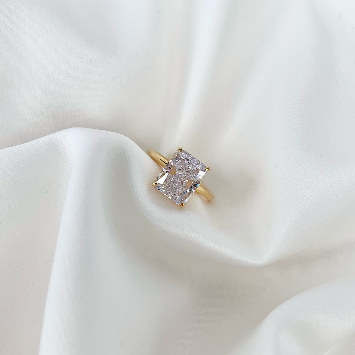 [Love More]4.0 Carat Ornate Enchanting Radiand Cut Banquet Ring