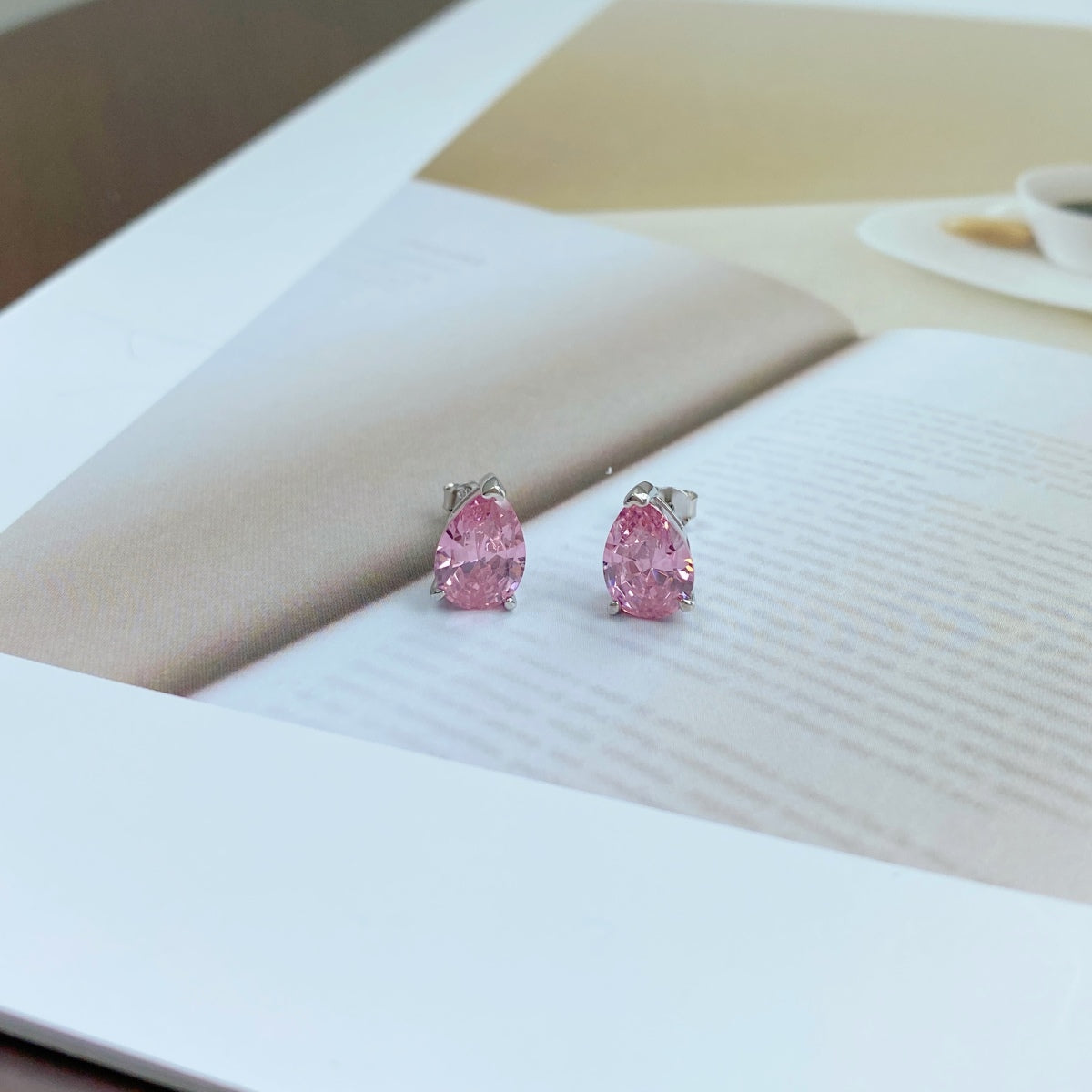 [Love More]Ornate Water Drop Shape Earrings