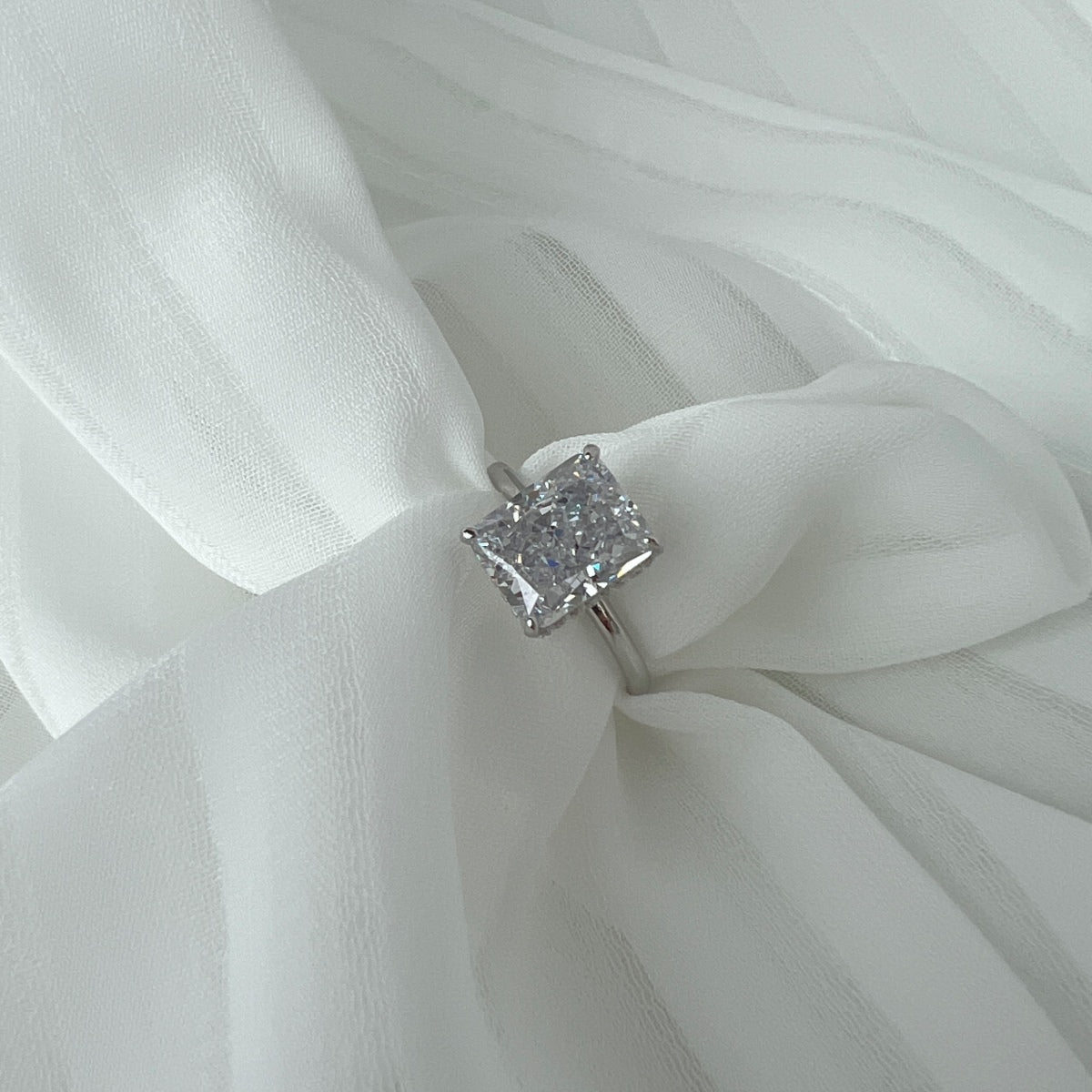 [Love More]4.0 Carat Ornate Enchanting Radiand Cut Banquet Ring