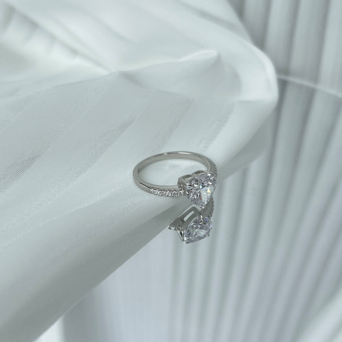 [Love More]2.0 Carat Dazzling Lustrous Heart Cut Lover Ring