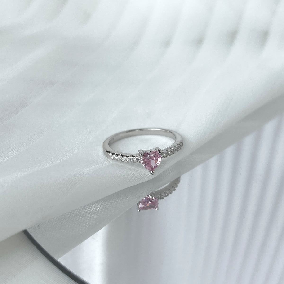 [Love More]0.5 Carat CaratEternity Charming Heart Shape Lover Ring