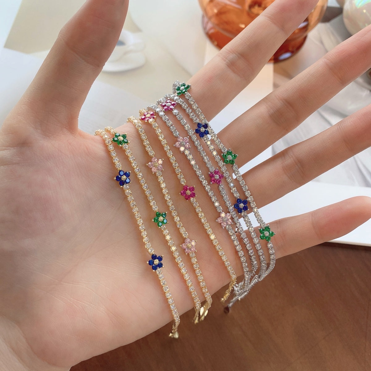 [Love More]Sparkling Flower Shape Tennis Bracelet