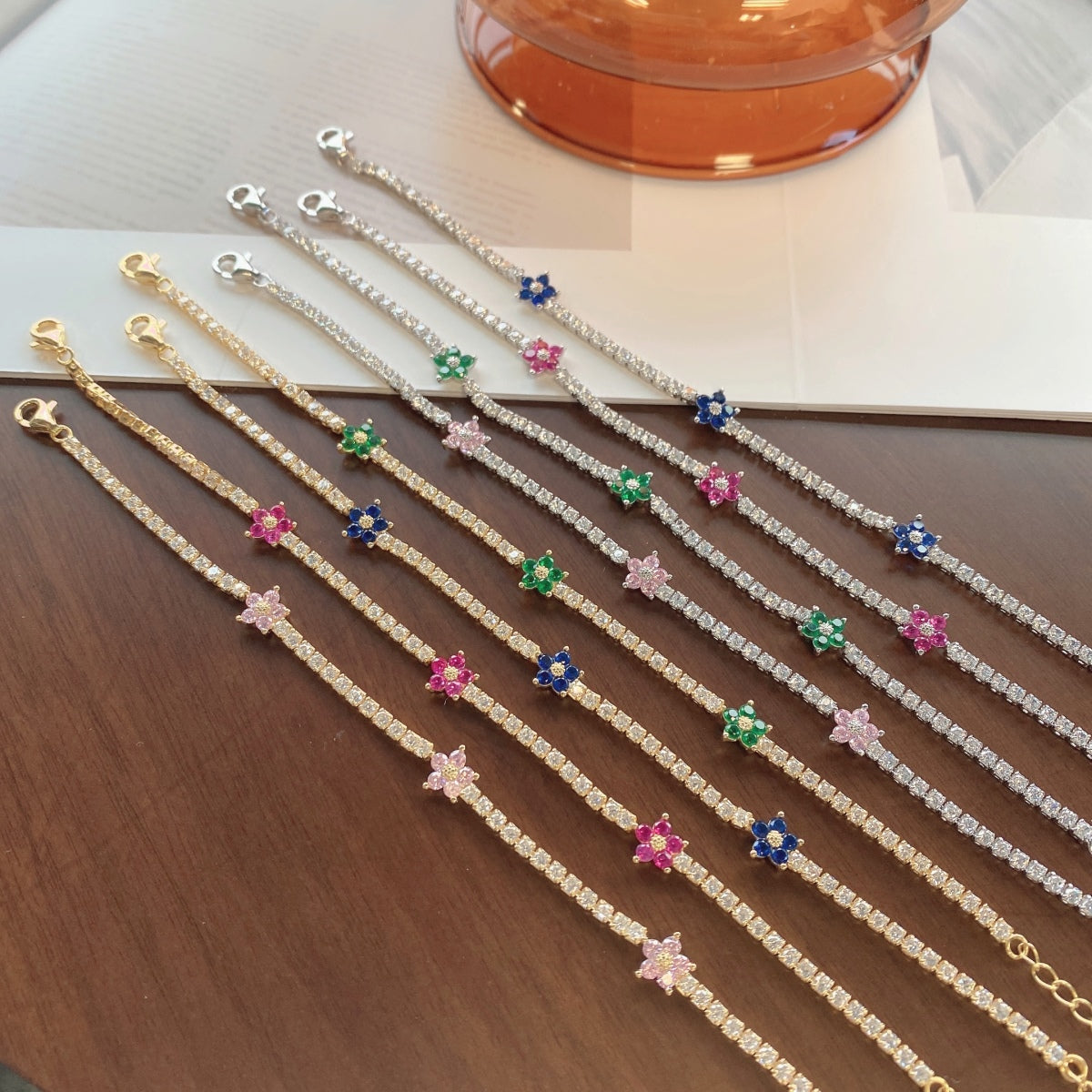[Love More]Sparkling Flower Shape Tennis Bracelet
