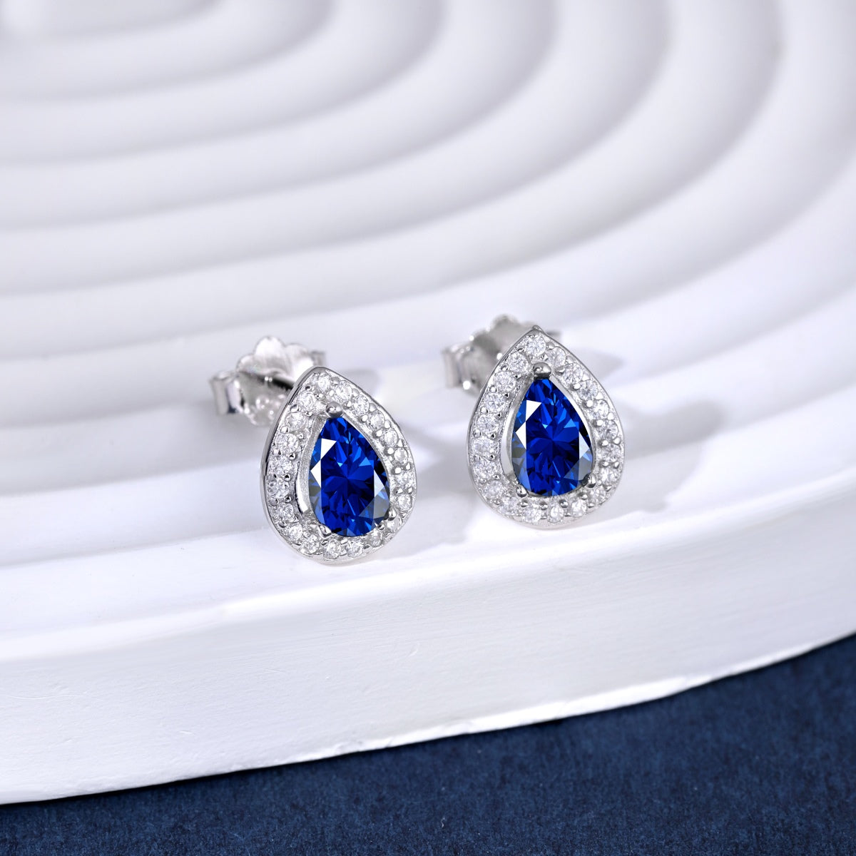 [Love More]Luxurious Water Drop Shape Earrings