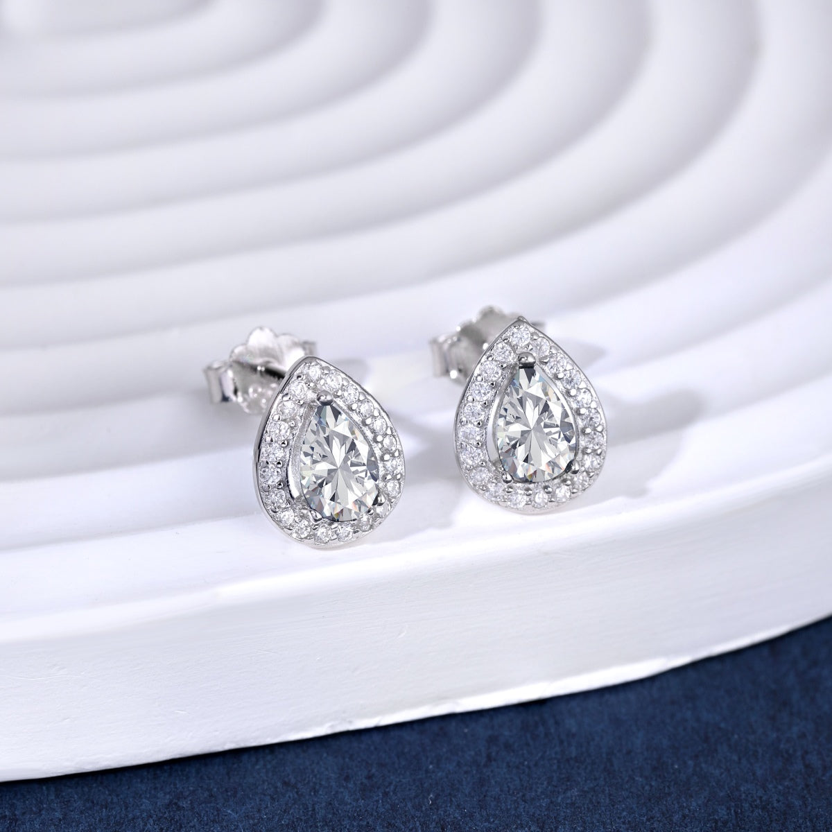 [Love More]Luxurious Water Drop Shape Earrings