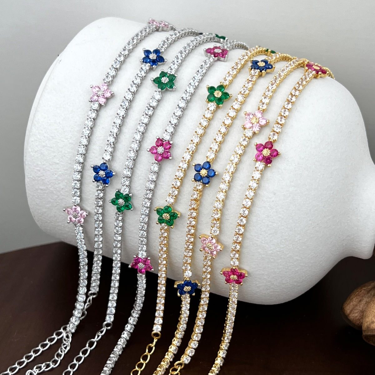 [Love More]Sparkling Flower Shape Tennis Bracelet
