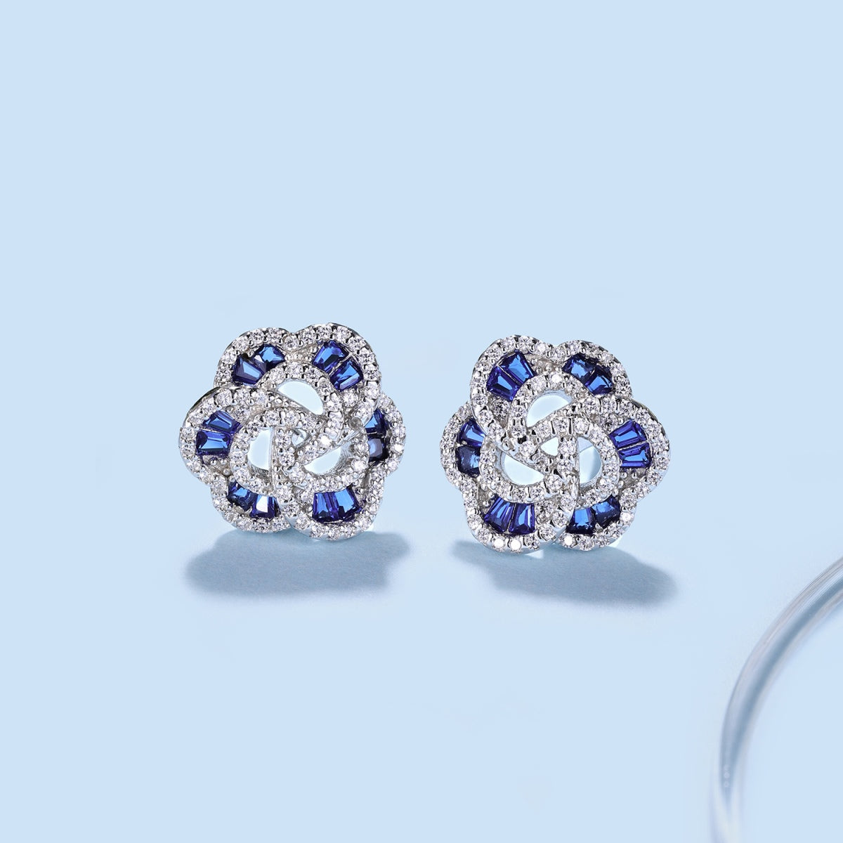 [Love More]Exquisite Flower Shape Daily Earrings