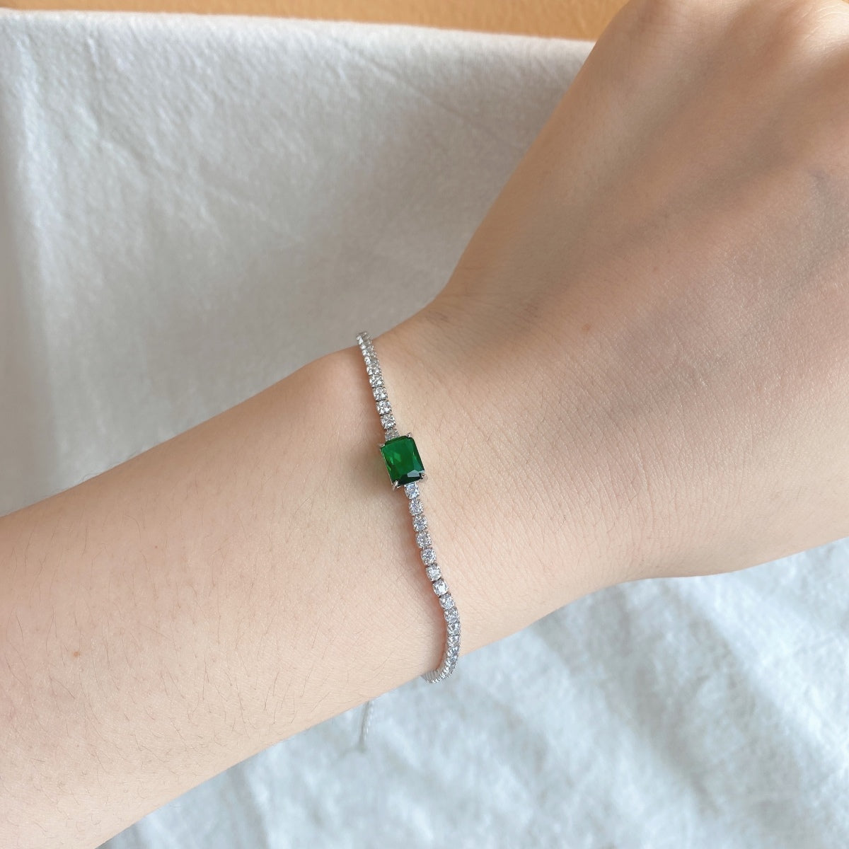 [Love More]1.0 Carat Unique Emerald Cut Banquet Bracelet