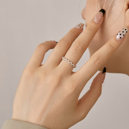 [Love More]Delicate Enchanting Wave Shape Daily Ring