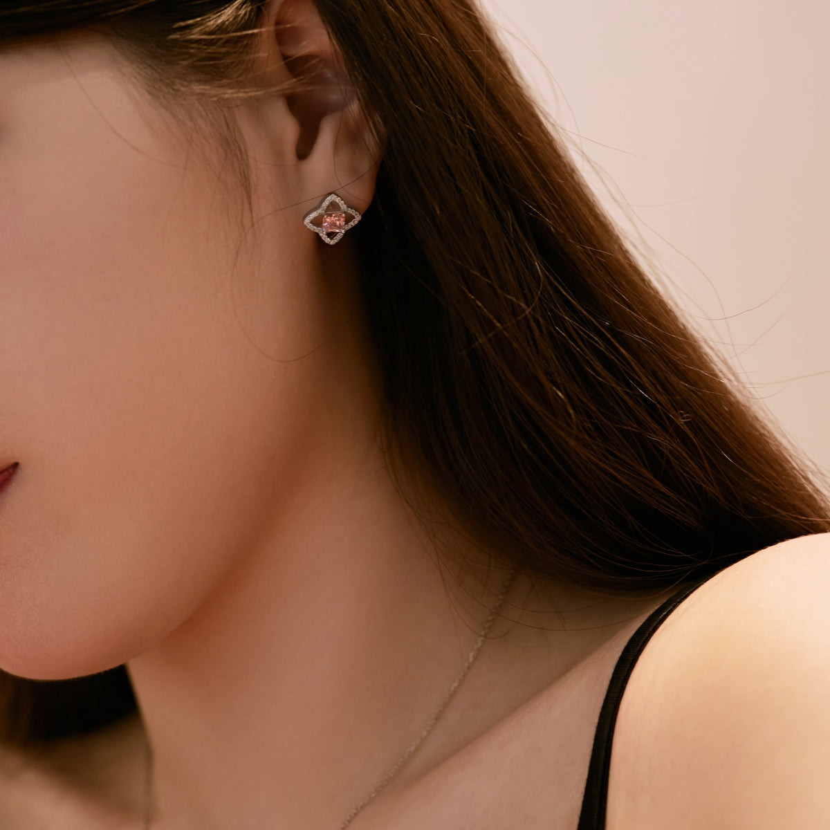 [Love More]Elegant Star Shape Princess Cut Daily Earrings