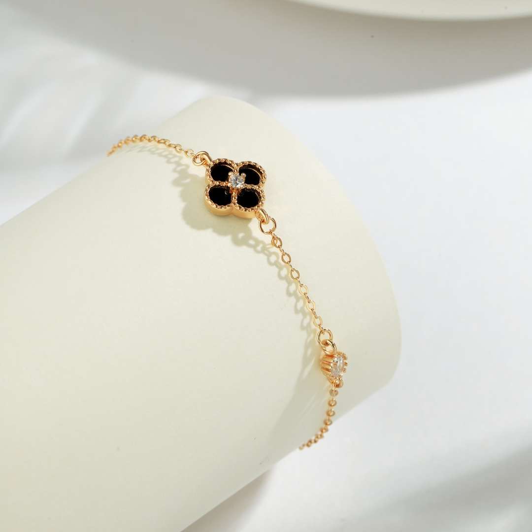 [Love More]Delicate Four Leaf Clover Bracelet