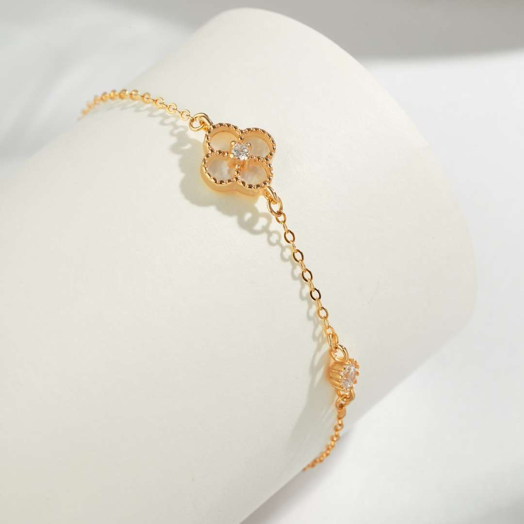 [Love More]Delicate Four Leaf Clover Bracelet
