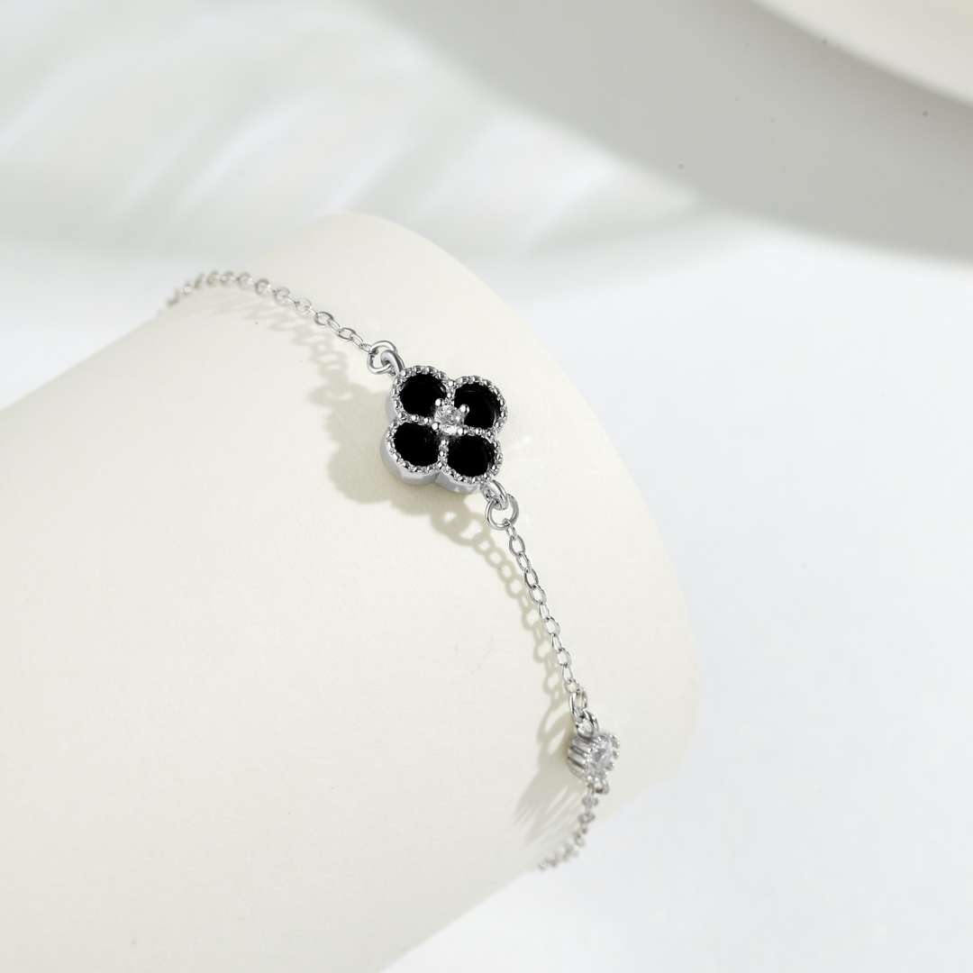 [Love More]Delicate Four Leaf Clover Bracelet