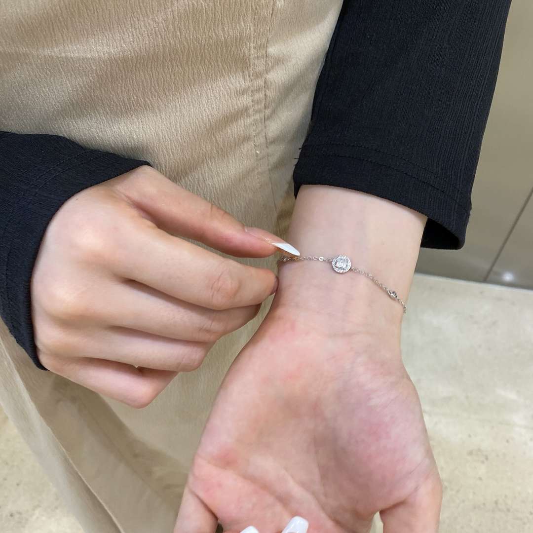 [Love More]Dazzling Round Cut Shape Bracelet