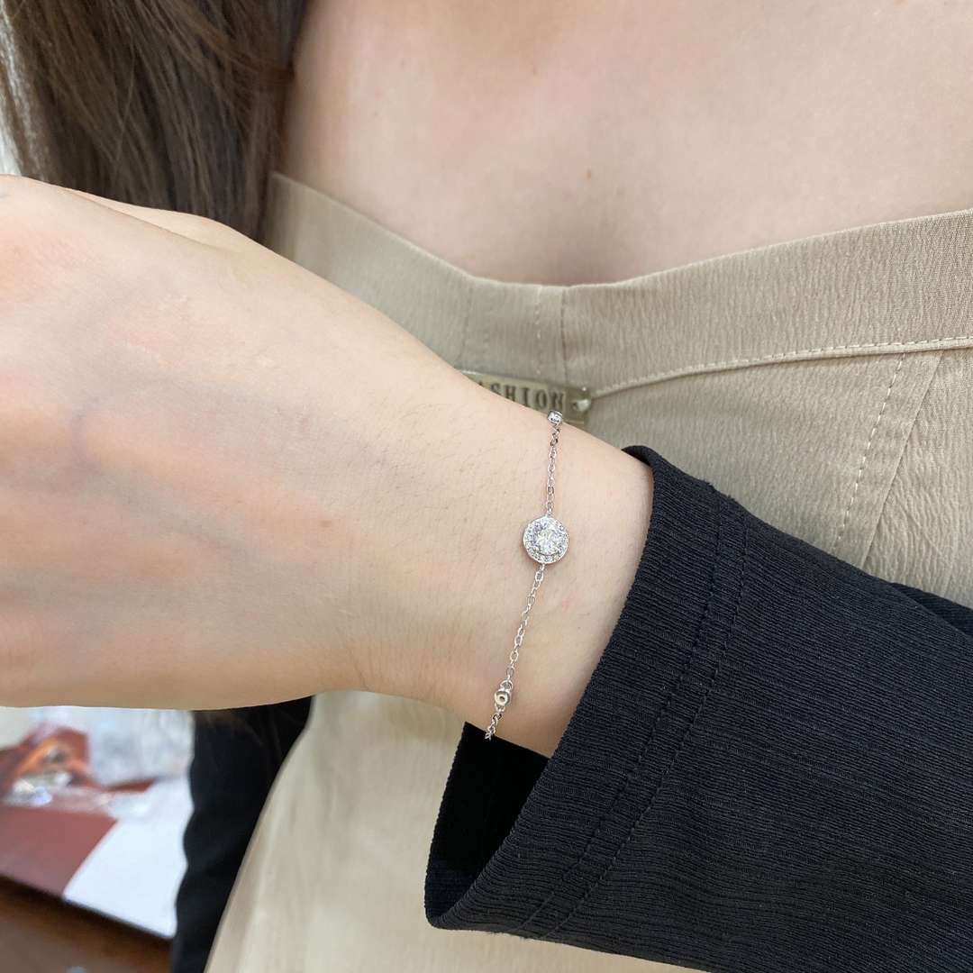 [Love More]Dazzling Round Cut Shape Bracelet