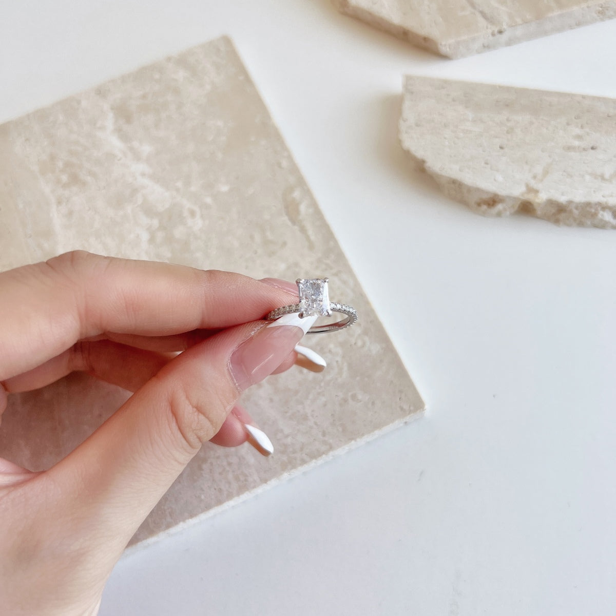 [Love More]2.0 Carat Dazzling Sparkling Radiant Cut Party Ring