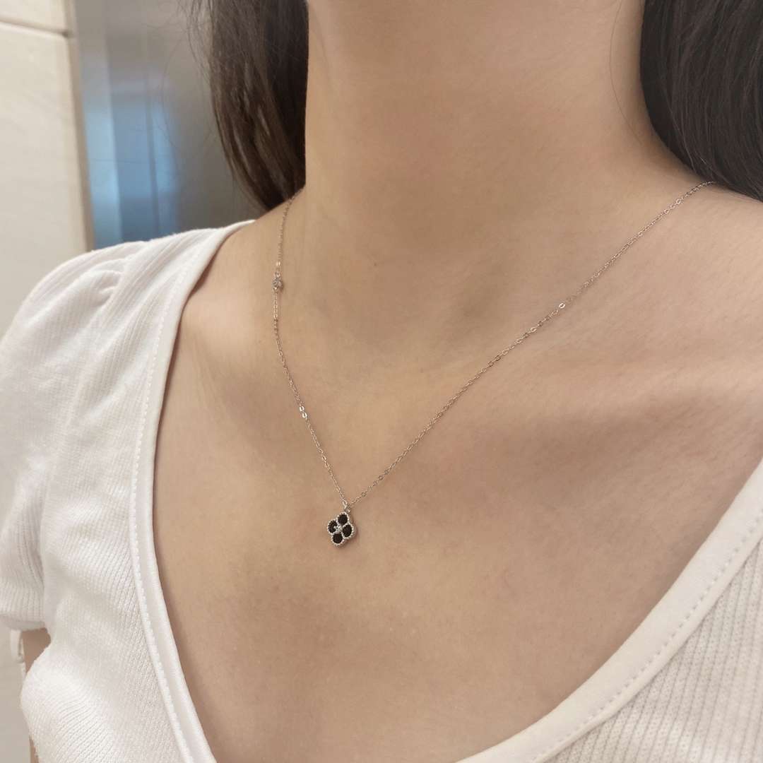 [Love More]Delicate Flower Shape Necklace