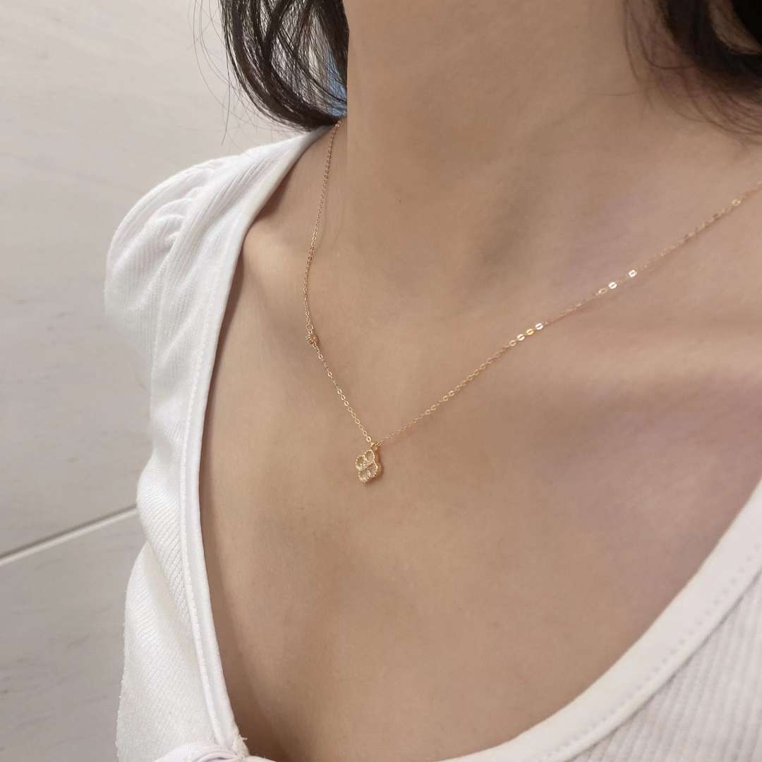 [Love More]Delicate Flower Shape Necklace