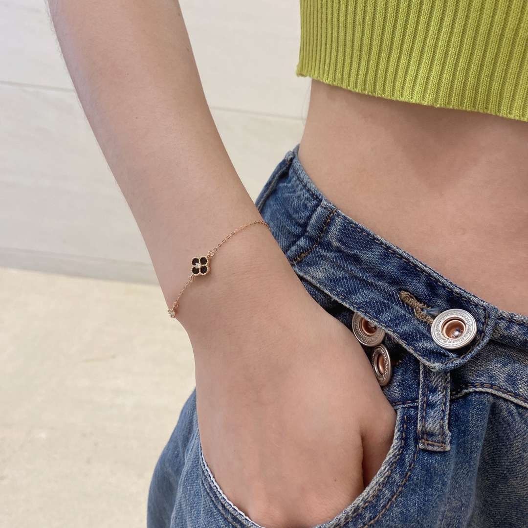 [Love More]Delicate Four Leaf Clover Bracelet